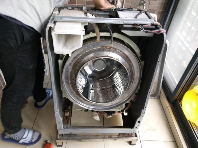 洗衣机清洗全攻略 告别异味与污垢，夏普洗衣机维修服务指南